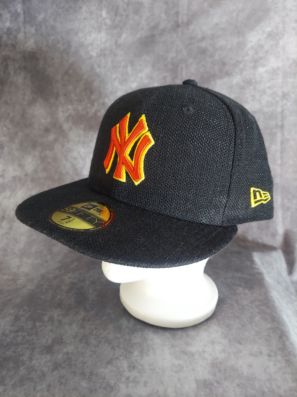 New Era 59FIFTY NY Yankees Black Red Yellow Custom Fitted Hat NWT Size 7.5